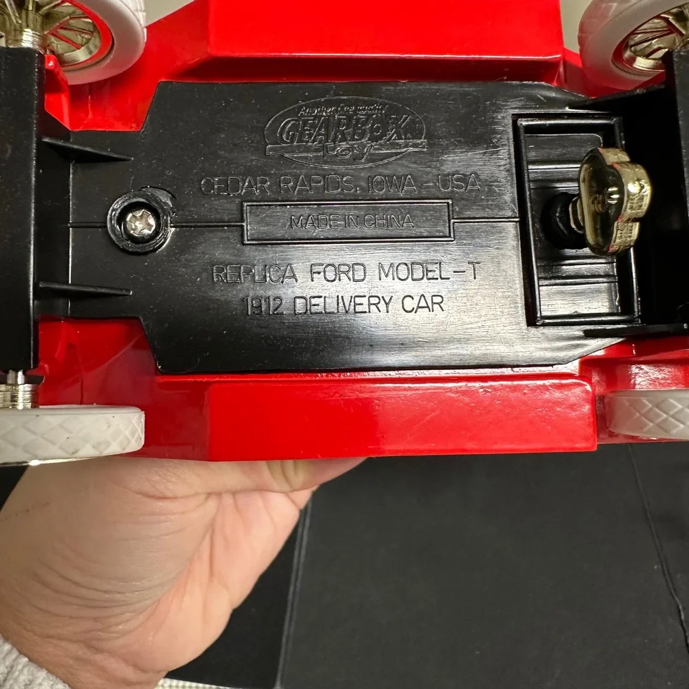 1912 Ford Texaco Oil Tanker Delivery Car Coin Bank w/ Key‎ GearBox Toys Vintage